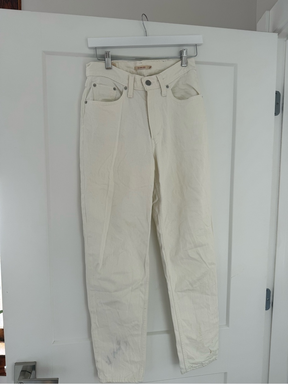 Levi's Off-White Straight Leg Jeans - High Rise